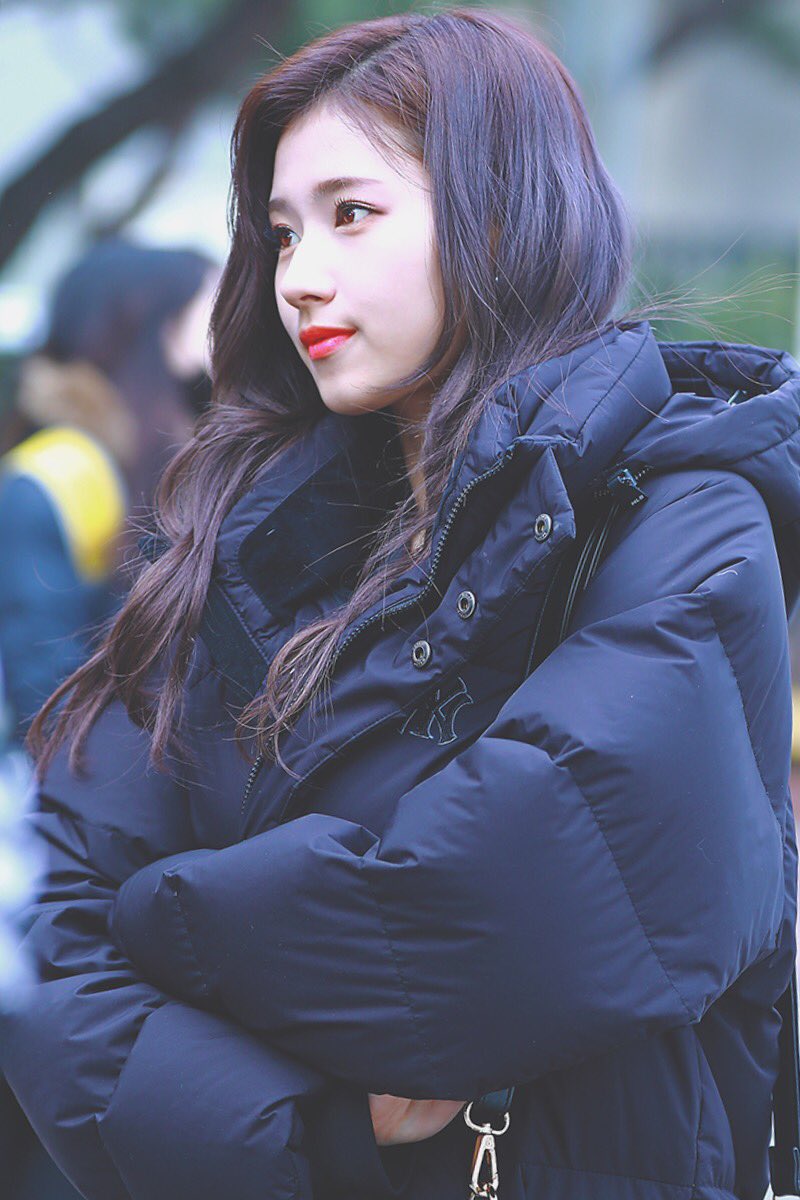 —  saida social media au where kim dahyun’s slides into someone’s instagram dms not knowing that the girl is actually a famous youtuber