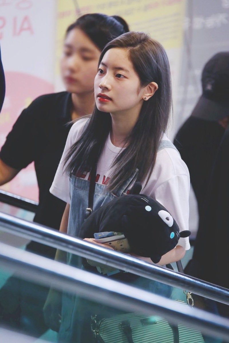 —  saida social media au where kim dahyun’s slides into someone’s instagram dms not knowing that the girl is actually a famous youtuber