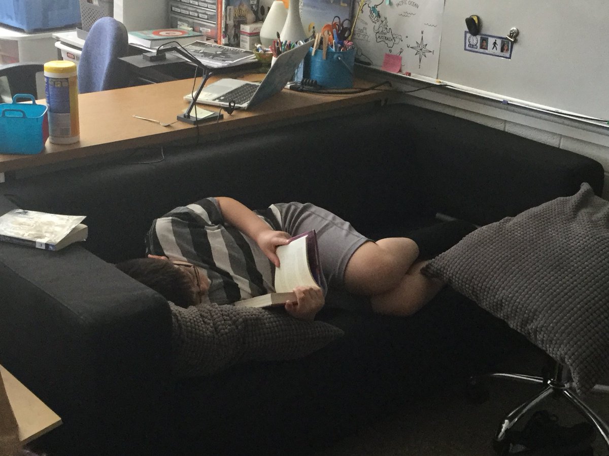 MrsPenz4gr's tweet photo. ♥️ just enjoying a good book ❤️ #wearereaders #4thgrade https://t.co/HtOnBuJbPn