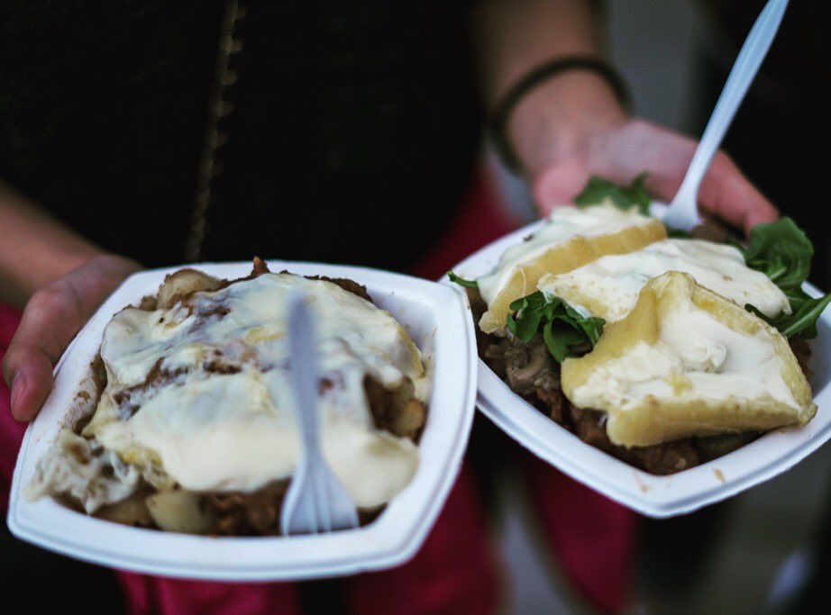 🌂🕶☂️🧀❤️Stade Olympique • 4 mai • Que le fromage qui va fondre ! #boiteafromages #fromage #cheese #raclette #oka #premiersvendredis #firstfriday #mtl #stade #stadeolympique #foodtruck #eat #eatwell #instagood