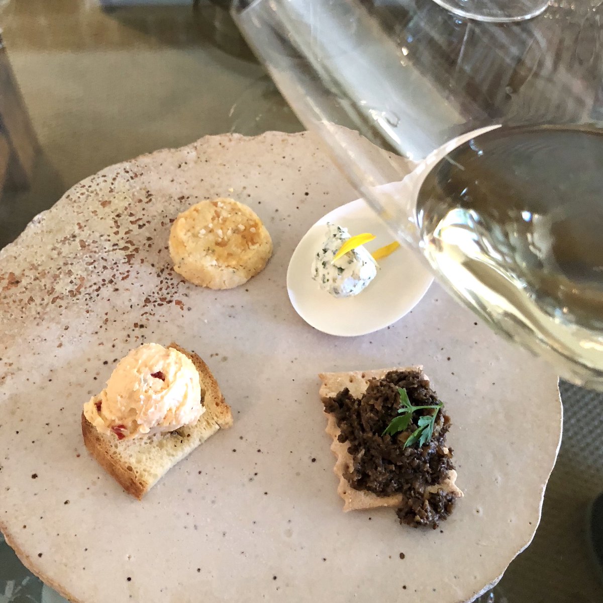 MsPullThatCork's tweet photo. 2017 Silver Trident Napa Valley Sauvignon Blanc &amp; herbed goat cheese! It’s a delicious pairing we enjoyed on Tuesday as part of the tasting experience at the Silver Trident Tasting Home in Yountville. @SilverTridents #sauvblancday #sauvignonblanc #yountville #napavalley #wine https://t.co/9D1RbKcJLv