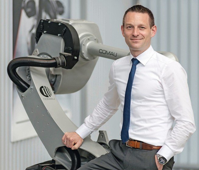 Bea_Rivalier's tweet image. Pour comprendre le #DirectControl/  Interview Tobias Daniel, responsable des ventes et de la robotique marketing chez @Comau &quot;&quot;

#Robots contrôlés directement depuis Sinumerik @Siemens &quot; sco.lt/8gdgp7