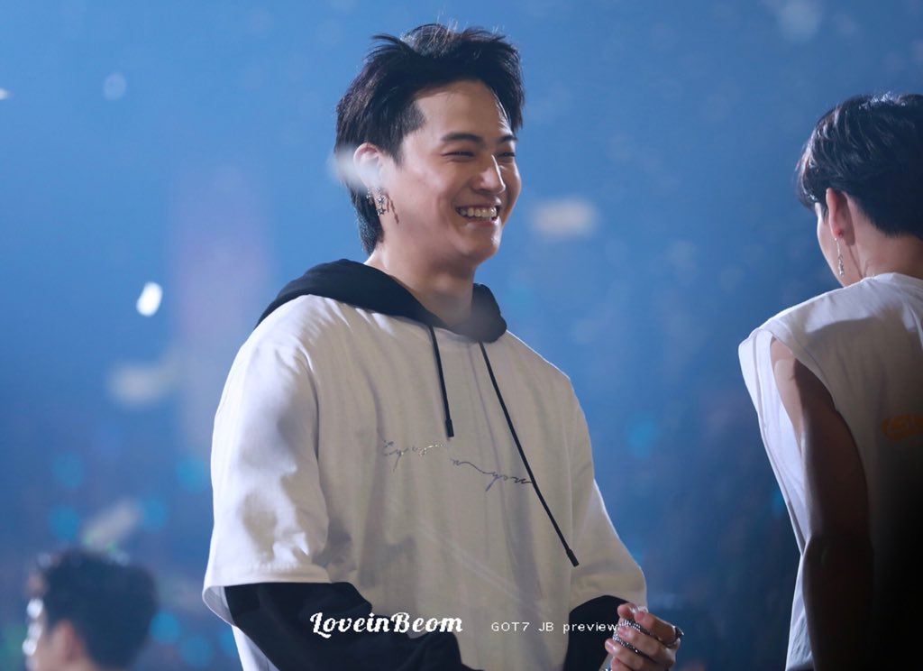 LoveinBeom0106's tweet photo. 180504 첫콘

#GOT7 #갓세븐 #제이비 #재범 #JB #Defsoul https://t.co/OREnZOFbuf