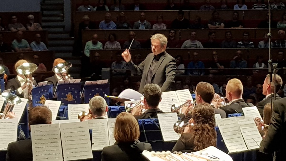 NMFkorps's tweet photo. MAKAN: Fantastisk respons fra full sal da @ebml innledet #EBBC2018 med pliktnummeret "Time for outrage". Nå gleder vi oss til å høre @StavangerBrassB om noen timer! #korps2018 #allesnakkerkorps https://t.co/xSlhRkmlMs