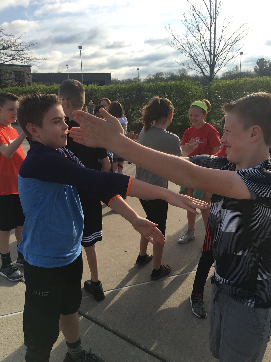 Mrs_SwainCRES's tweet photo. Team building Friday! Mirroring images of their teammates! These mornings start the day off right! #allstartriad #teamfridays! https://t.co/W2fQcju2nb