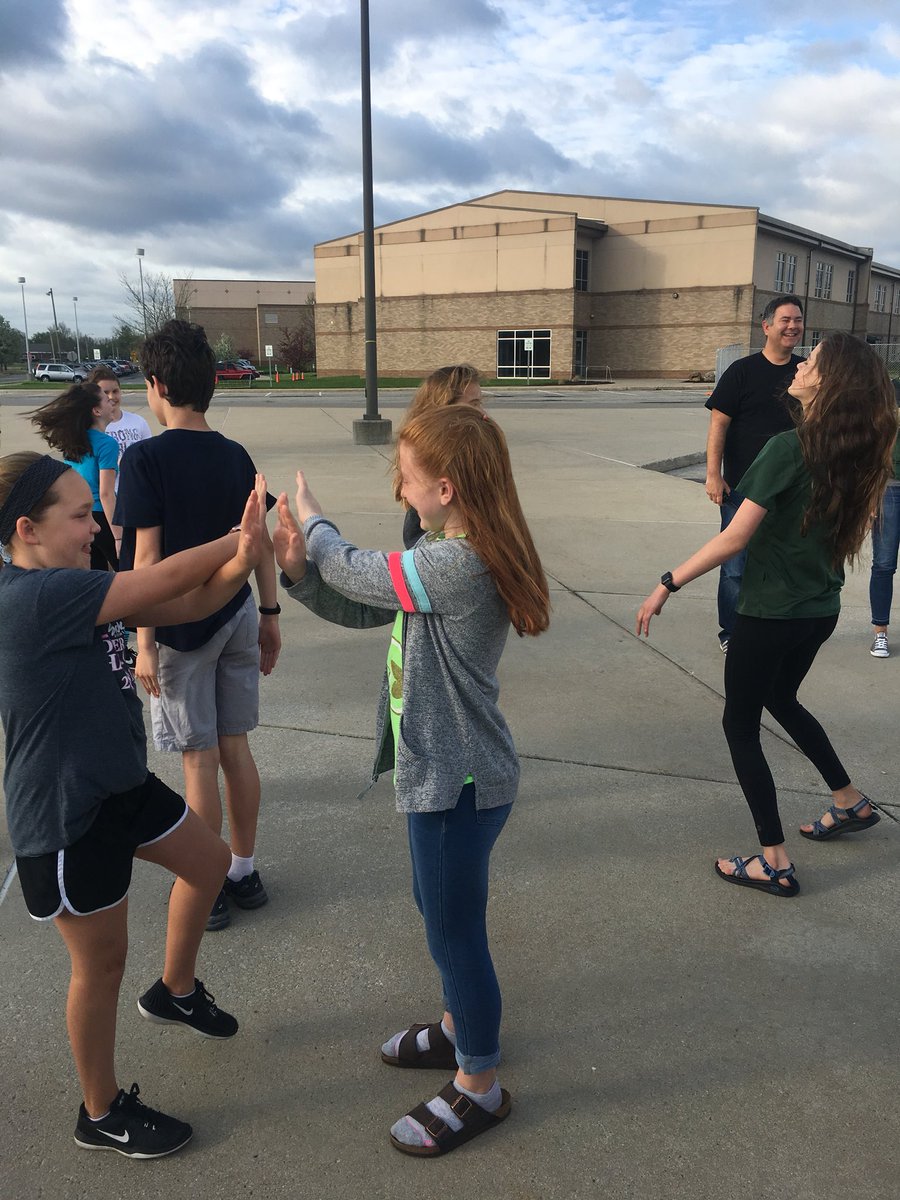 Mrs_SwainCRES's tweet photo. Team building Friday! Mirroring images of their teammates! These mornings start the day off right! #allstartriad #teamfridays! https://t.co/W2fQcju2nb