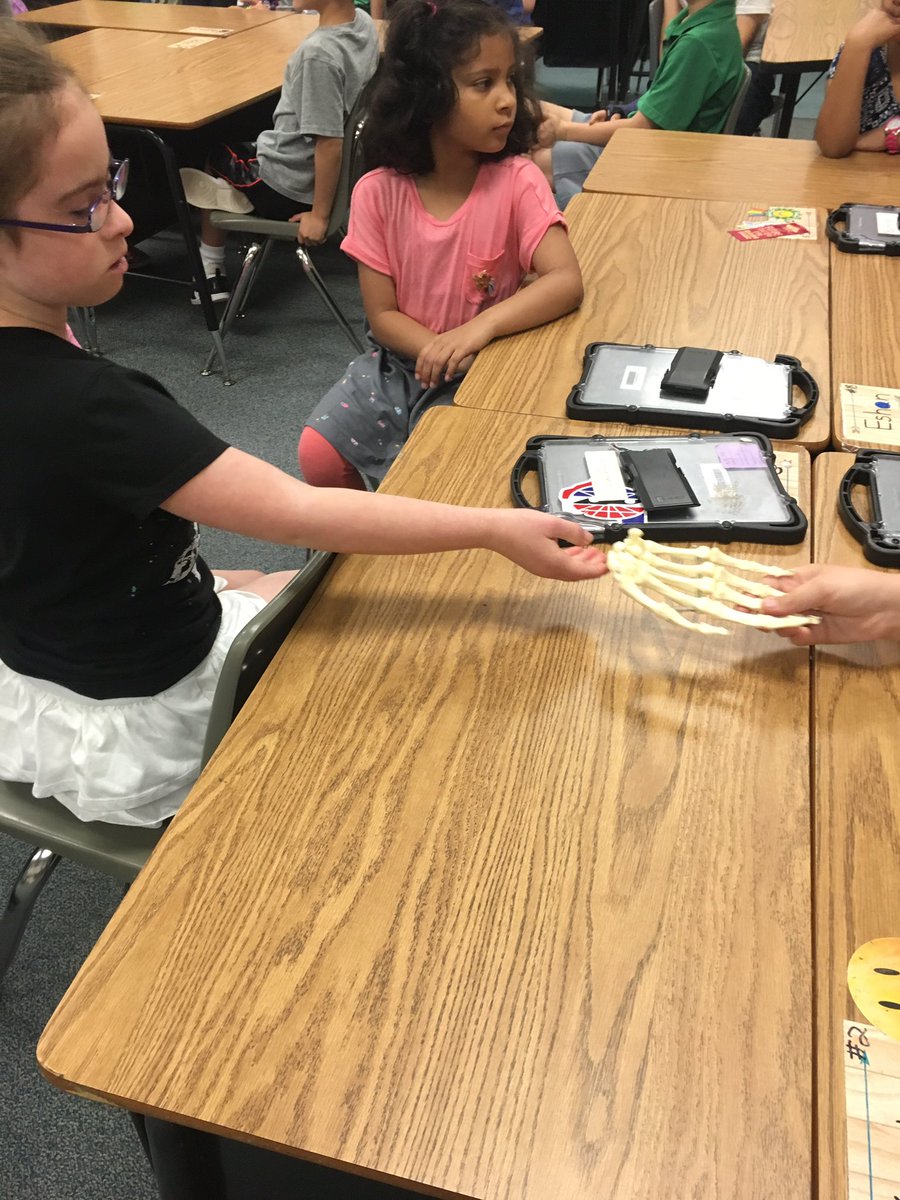 KMandelstein's tweet photo. Career day at GES is too fun! Lots of cool careers to explore! #GESSHINEON #GEScollegeandcareerday https://t.co/bQ8Nxmw81Y