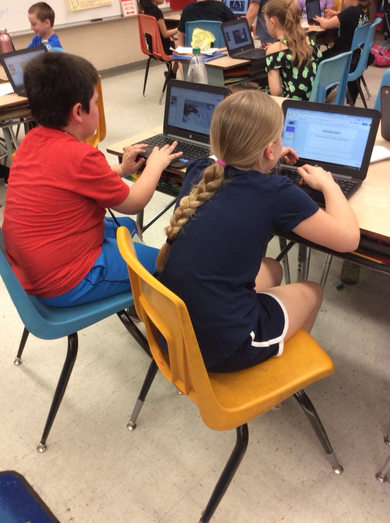 Room8IsGreat1's tweet photo. In these pictures we are doing our animal projects on Google slides. ~ Ahrianna 🐼🦉🐶🐰#blendedlearning @wednovans https://t.co/dwm6iPUE7r