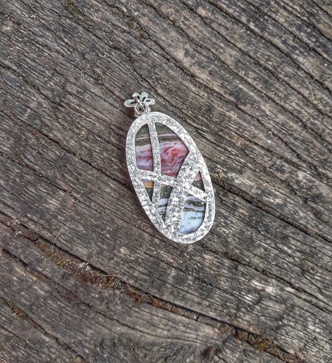 peak_jewellery's tweet photo. Sterling silver &amp; Ocean jasper. 
Inspired by the rings of Saturn &amp; electron rings for the bail.

#saturn #ringsofsaturn #planet #solorsystem #space #galaxy #universe #handmadependant #saturnpendant #astronomy #astronomyjewelry #electron  #iflscience #colourful  @ProfBrianCox https://t.co/z0fCXd9qdf