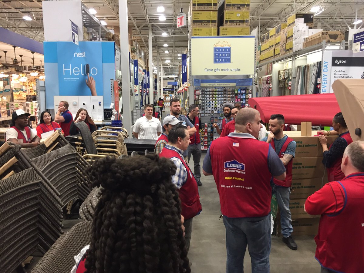 JMcgrawHR's tweet photo. Our Market team joining us to recognize winning the Company Credit Contest! #beatteamever #R7HRSquad #Winningteam @paularubiohr7 @JodiLongR7HR https://t.co/wgWHTXVSfC
