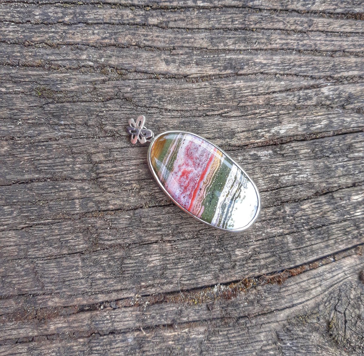 peak_jewellery's tweet photo. Sterling silver &amp; Ocean jasper. 
Inspired by the rings of Saturn &amp; electron rings for the bail.

#saturn #ringsofsaturn #planet #solorsystem #space #galaxy #universe #handmadependant #saturnpendant #astronomy #astronomyjewelry #electron  #iflscience #colourful  @ProfBrianCox https://t.co/z0fCXd9qdf