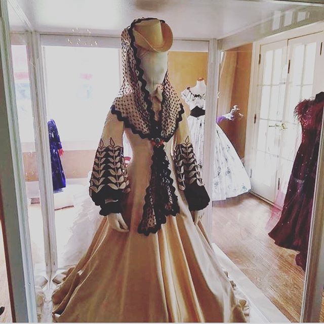 Metro_Atlanta's tweet photo. Have you heard? The Marietta Gone With the Wind museum is now open at its new location! See the original Bengaline honeymoon gown.
.
.
.
#visitmetroatl #metroatlanta 📷: @visitmariettageorgia https://t.co/JsCrzC3gXQ