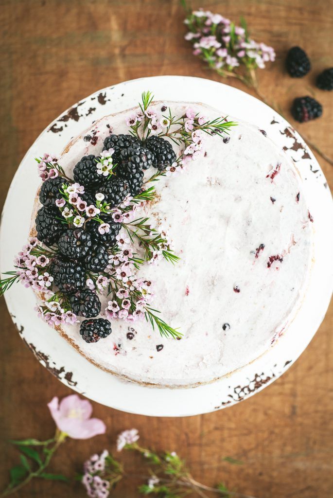 karalydonRD's tweet photo. Simply S-T-U-N-N-I-N-G ---> Grain-Free Almond Olive Oil Cake with Blackberry Buttercream via @kumquatblog. #bakergoals https://t.co/NR4BKePzHR https://t.co/z5OZqh1p1H