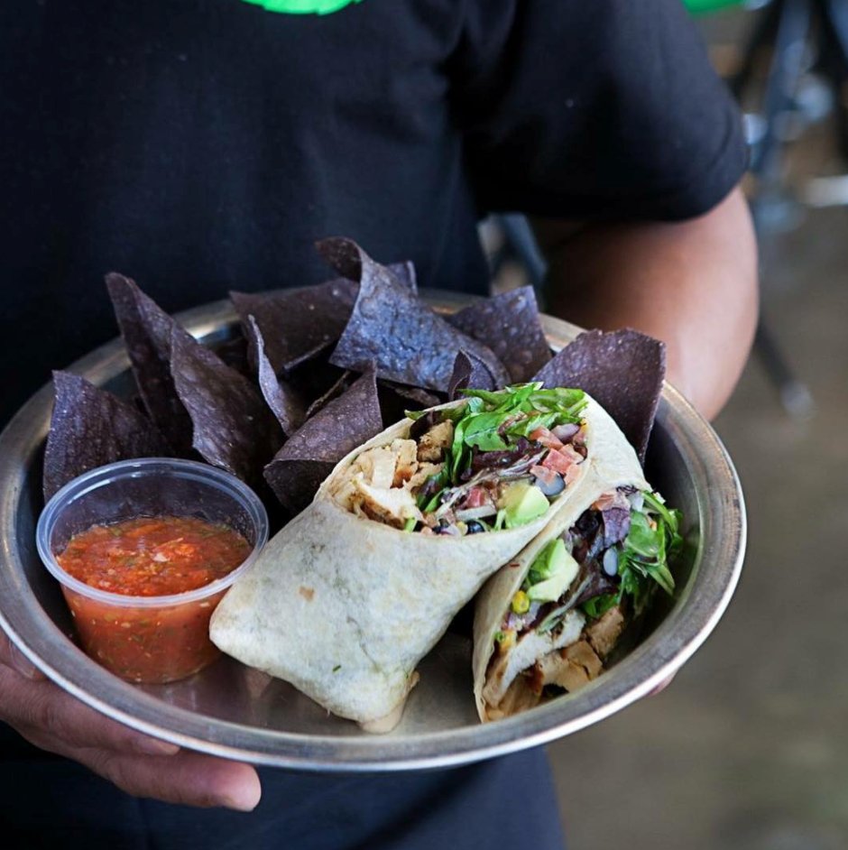 hsgreenmenu's tweet photo. π― Wrap up your week at #HSGreen with any of our signature wraps or build your own!
πΈ: @cooperricca
#houstonfoodie #htx #houston #houstongalleria #organic #scratchmade #houstonrestaurant #houstonlunch #happyhour #houstonhappyhour #wineandcheese #pizza #craftbeer #nutella https://t.co/DSPpD5HgGB