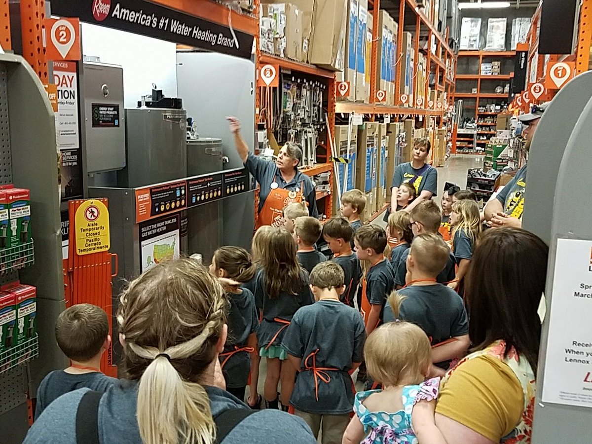 Jonathandepot's tweet photo. Cameron school takes a field trip to The Fort. Future customers thinking about their purchases.!!!!!!1404Proud #RTP 828 https://t.co/hxCGngaAMH