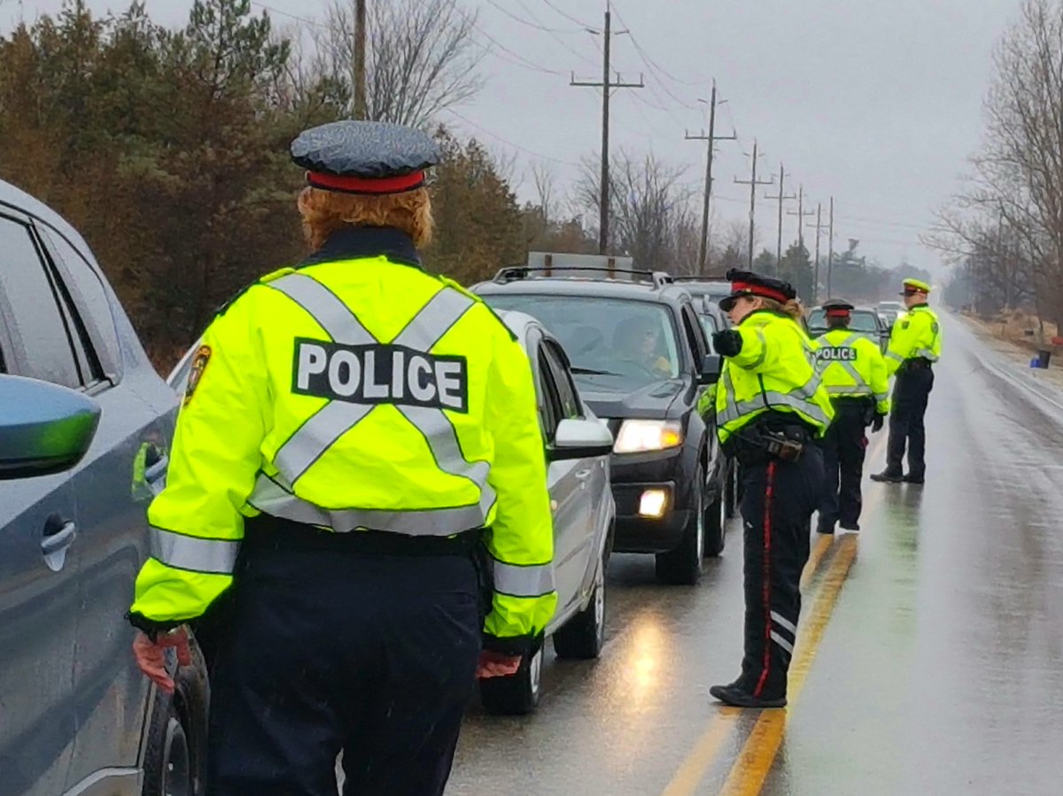 SouthSimcoePS's tweet photo. More R.I.D.E stops in #Bradford #Innisfil last night. Total of 54 vehicles checked and no charges! Thank you motorists! Now let's see if we can extend this winning streak through the weekend. #roadsafety #ArriveAlive #makingadifference @MADDSimcoe https://t.co/HXMmOOUer2
