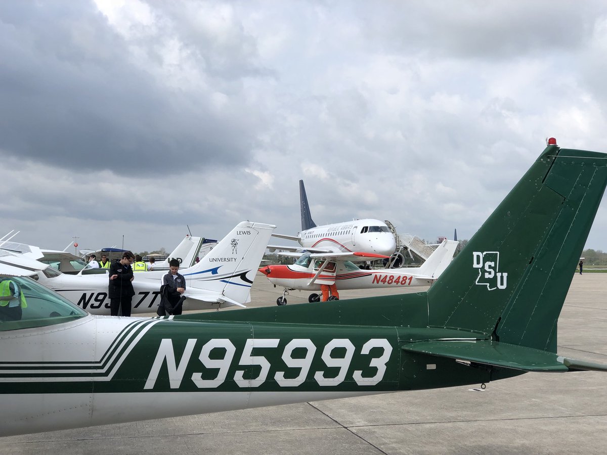 RepublicAirways's tweet photo. Tails on tails on tails #SAFECON2018 https://t.co/iJzOzE9XXl