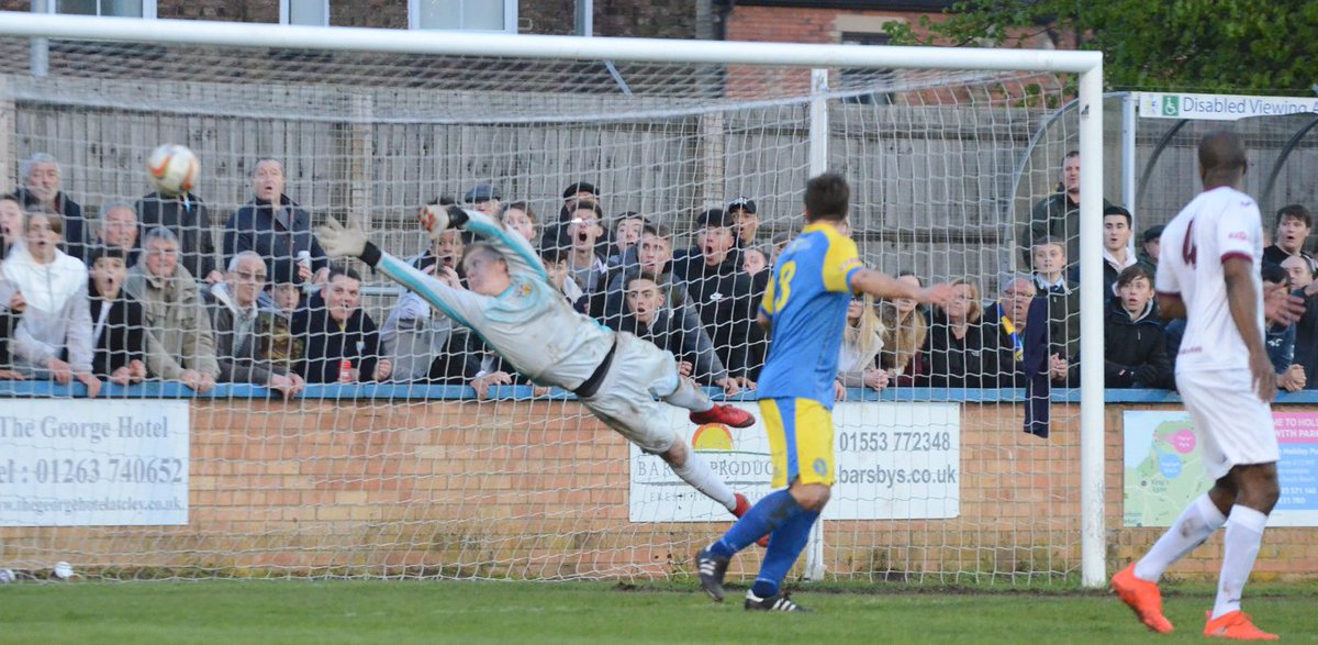 thejakewhiteley's tweet photo. Never seen a half of football quite like it for #WonderStrikes; @Cameronking95 joins the party - in some style!... https://t.co/cuj6FeXKQa