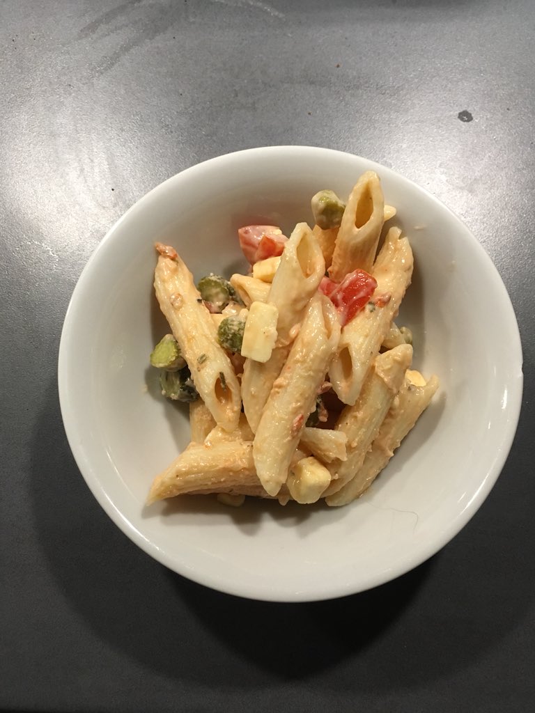 bernd_diederich's tweet photo. Am #Wochenende wird Besuch erwartet. Habe daher #Nudelsalat zubereitet. Der kommt bei groß u. klein gleichermaßen gut an. https://t.co/BbQtShzsFY