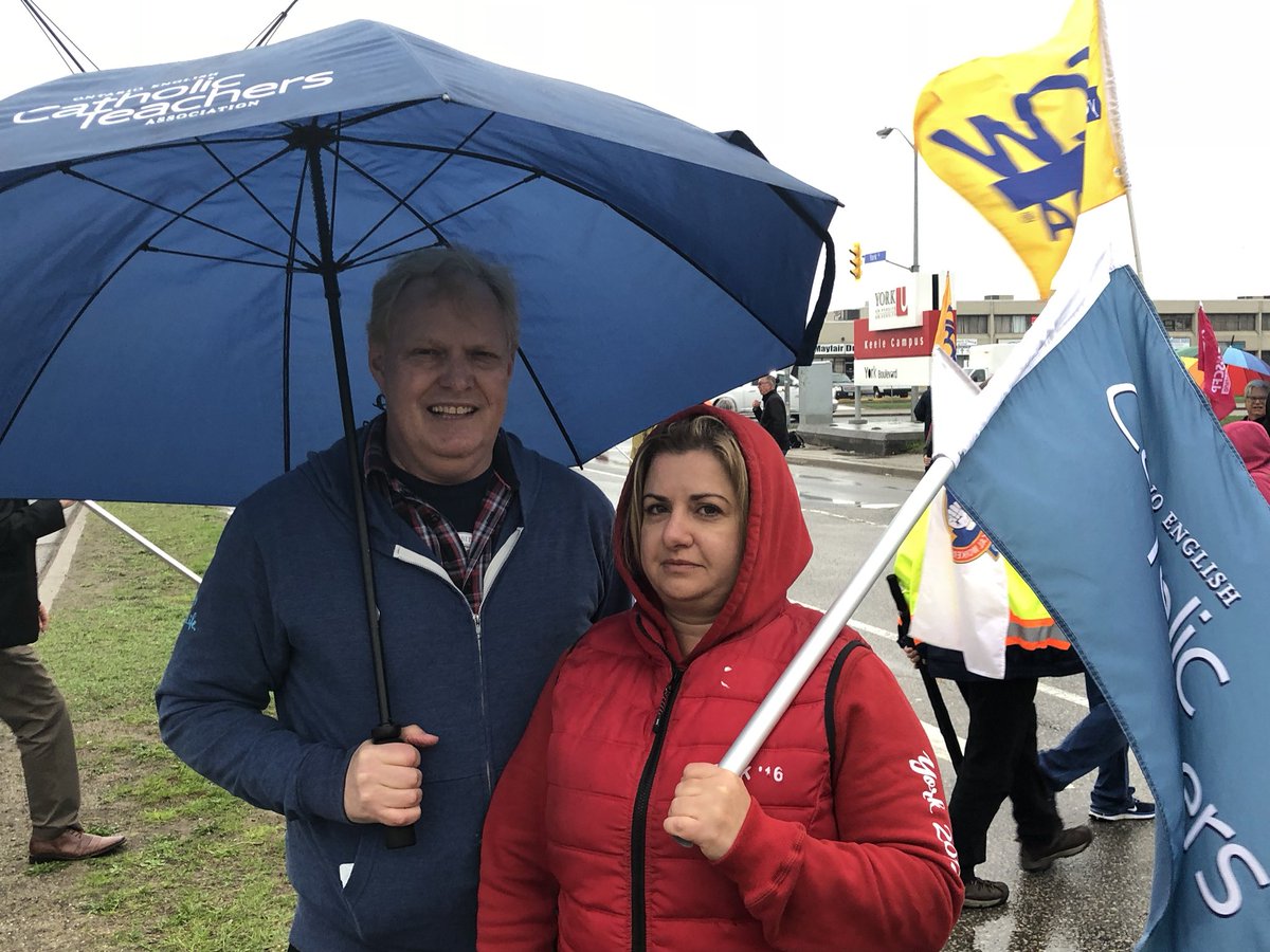 This is what democracy looks like!
No justice, no peace @yorkuniversity 
#negotiate 
#solidarityworks 
@YorkOECTA 
@OECTAProv 
@CUPEOntario 
@OFLabour