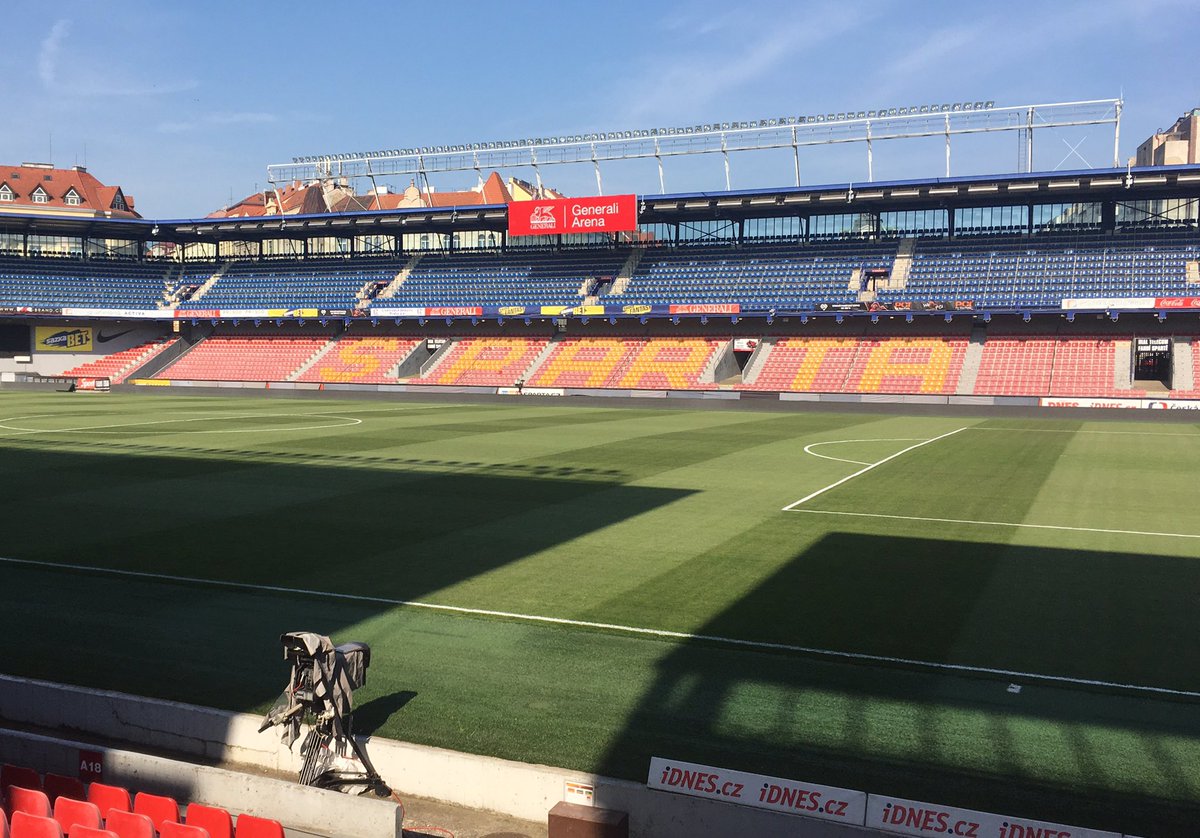 lukas_pecene's tweet photo. ⚽ Na Letné potisící a zároveň poprvý. Dneska se ukáže jestli nosím štěstí nebo smůlu...:D #acsparta #SPAZLI ⚽ https://t.co/ZoCQ5zCZM4