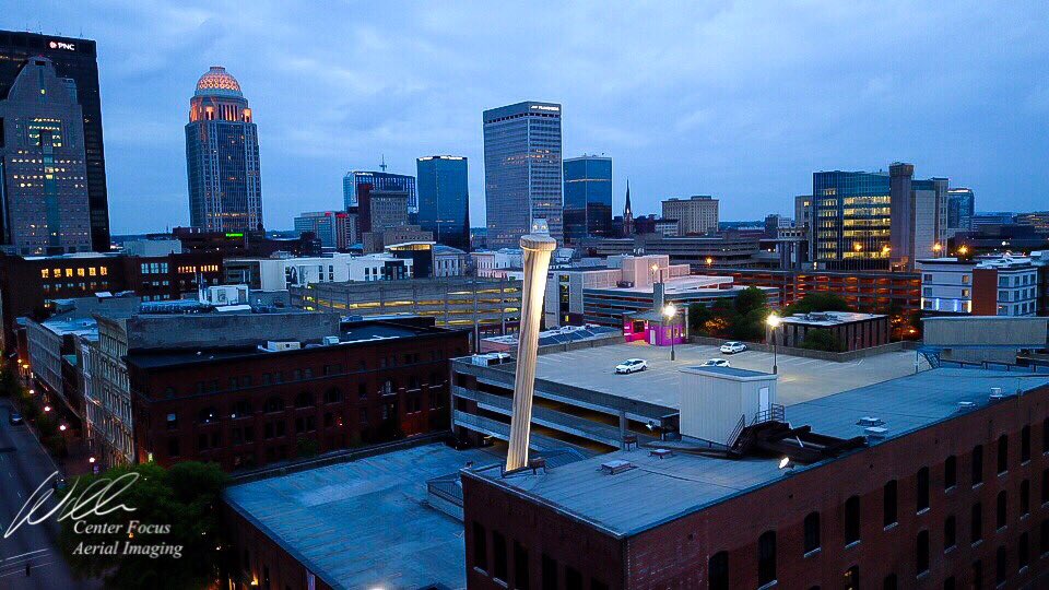 CenterFocusAI's tweet image. Louisville Slugger Bat