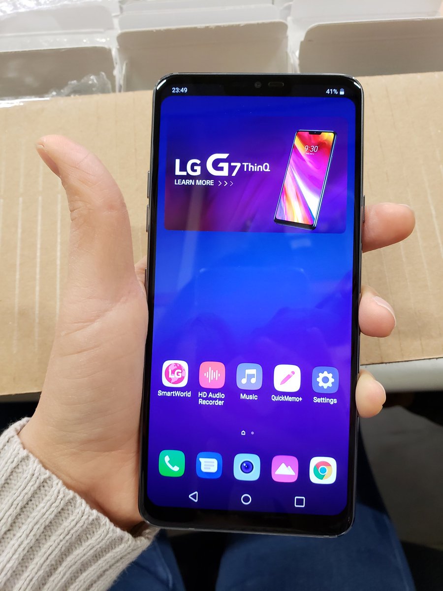 HaleyLM5's tweet photo. LG G7 핸드폰 데모 까는중 ㅋㅋ 친구 엘지일하는데 도와주러왔다가. 화면좋고 괜츈네.. 카메라도 굳. 기능이떨어지나...엘지는왜잘안팔리지.ㅋㅋㅋ
그래도 여기선 엘지 꽤잘팔린다고한다.ㅋㅋ
#토론토 #lg #g7 https://t.co/eSnlcjcR81