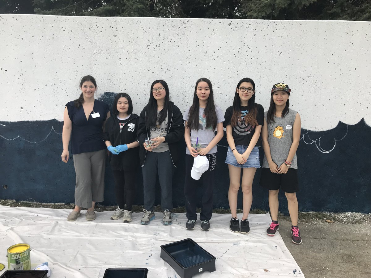 TDSB_BethuneCI's tweet photo. Ms. Rappos and our amazing art students are part of a community project to paint a mural at Sanwood Pk.  Can't wait to see it when it's done! https://t.co/gIzXdoQ7QK