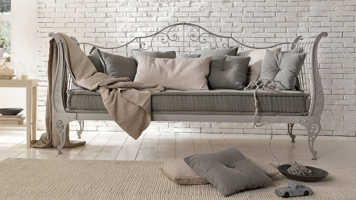 MyChicDesign's tweet photo. Tutti ne parlano ma non tutti sanno cos'è precisamente questo stile d'arredamento che sta conquistando sempre più fan anche tra i personaggi famosi. #arredoshabby #shabbychic #shabby #complementi #divano #design #cuscini #coperta #panchina #mychicdesign #arredoluminoso #shabby https://t.co/lj7IlLMYou