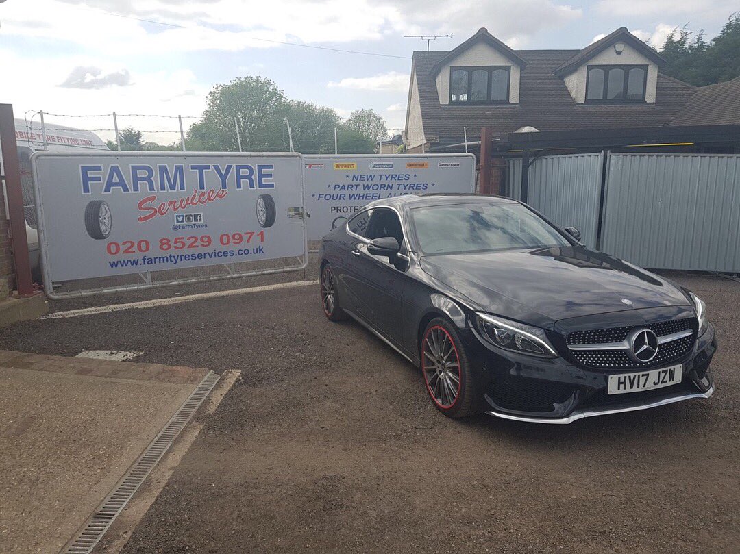 FarmTyres's tweet photo. Grey Alloygators off > Red Alloygators on! Ready for the bank holiday weekend 🌞
•
•
•
•
•
•
#mercedes #cclass #alloygators #red #grey #graphite #black #chingford #essex #london #walthamabbey #chigwell #loughton #buckhursthill https://t.co/ktHVcsRhGt