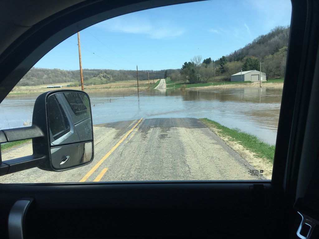 combatwc1's tweet image. #countryproblems