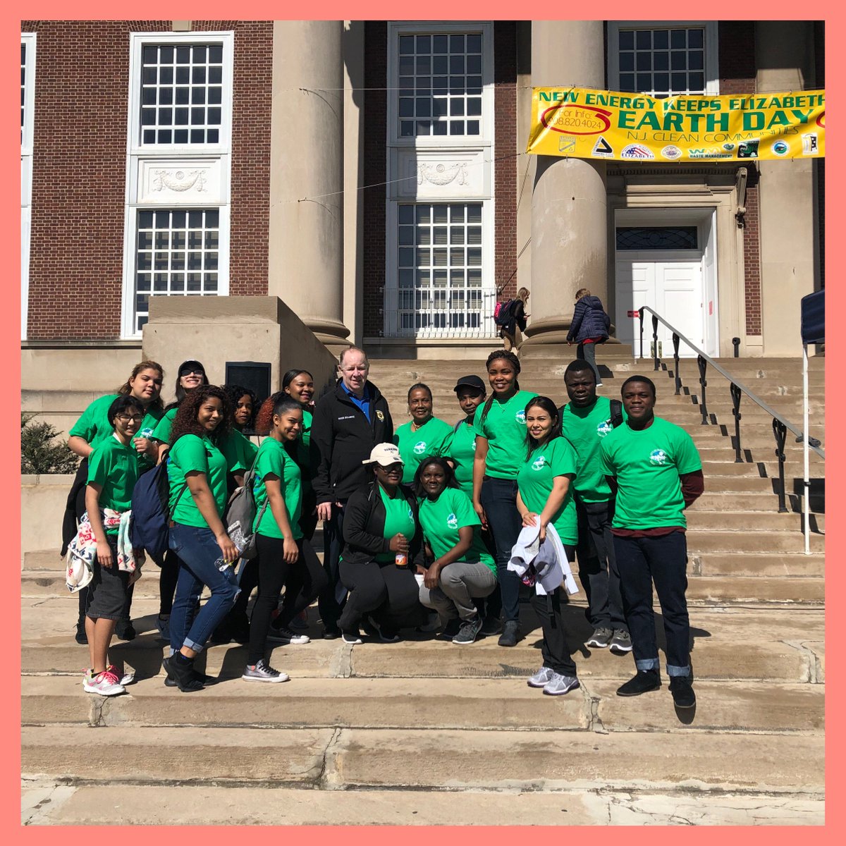 UnionOwls's tweet photo. π To end the Week of Service, this past Tuesday , #UnionCountyCollege students helped clean up the City of Elizabeth for the yearly Earth Day City Wide Clean-Up. #UServe18 #TheOfficeOfCollegeLife #GetInvolved2EVOLVE https://t.co/tNROkMSyt4