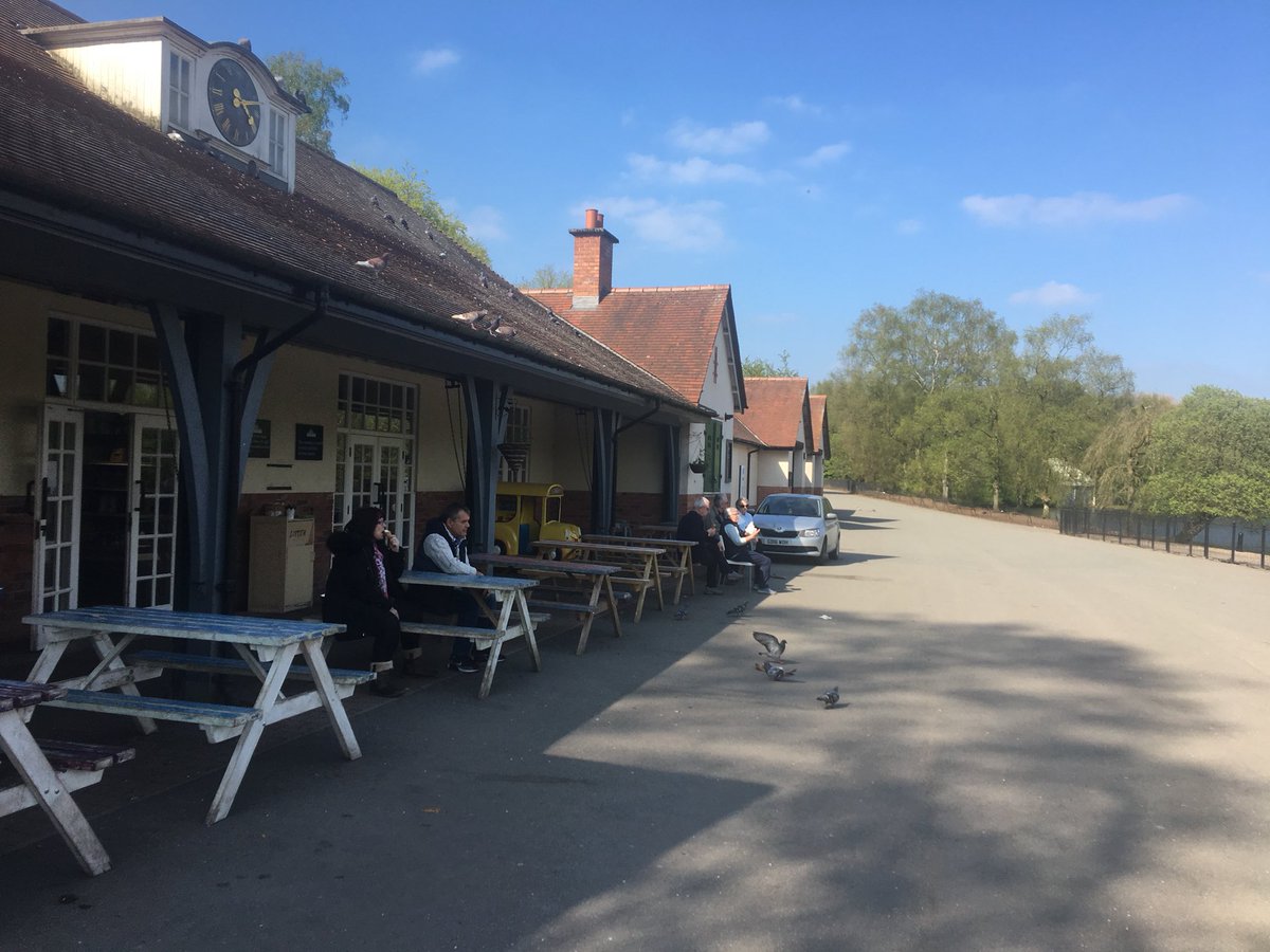 EATatHEATONPARK's tweet photo. Lovely weather in #HeatonPark this afternoon. Don’t forget to come by for an ice cream or pizza this #MayDay #BankHolidayWeekend https://t.co/YSyTvRRbmK