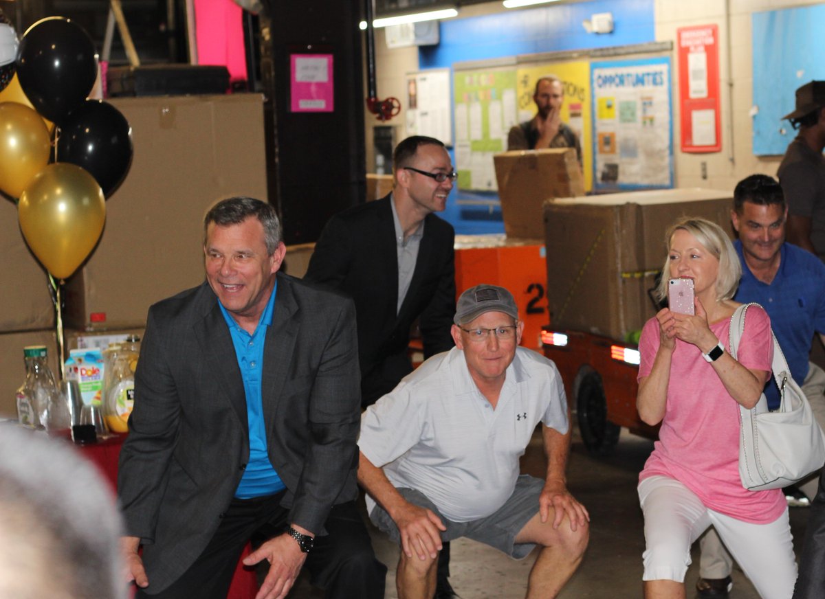 Capital_UPSers's tweet image. And... the adventure begins for Service Provider, Bill Masters! #Cheers to #retirement!

Bill couldn't get out of here without doing some stretches. #30yearsofservice #SafetyFirst @RedRiverUPSers @nicholasewest #fishinglife