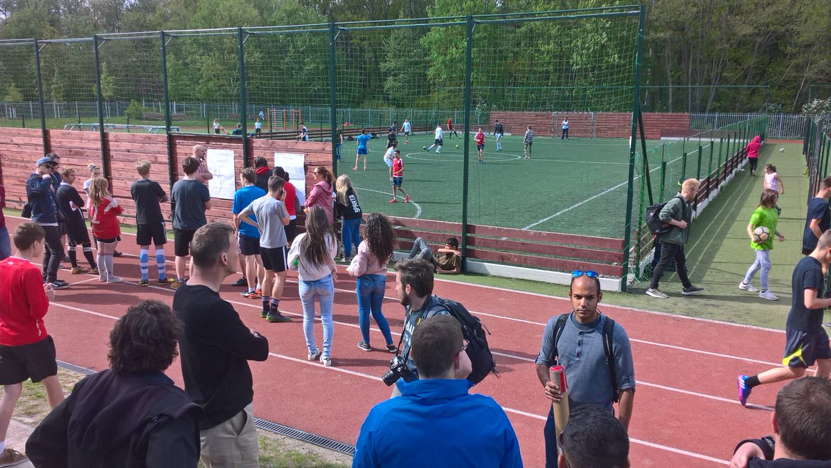 sfw_tweets's tweet photo. Progress in Prague. Network members &amp; friends met in Prague to refine the #football3 Training-of-Trainers toolkit. #MSIS @Fotbalprorozvoj @RheinFlanke @albioninthecomm #Oltalom @BalonMundial @RedDeporteONG @associacaocais @farenet #ShumenUniversity @SDLV_Officiel 
#football4good https://t.co/cPCXAhjo6d