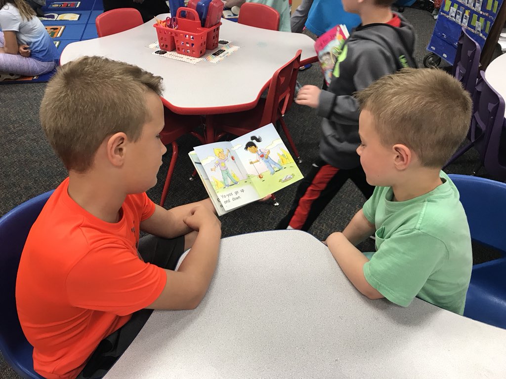 Zambo4th's tweet photo. We started the year reading to our Young 5 buddies and now they are reading to us! The fourth graders are so impressed with the progress they’ve made! 👏 #WhyWBSD #wegienkawildcat @weginkaY5K https://t.co/I5HjZWhsbg