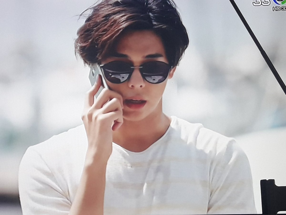 kcherdchoo's tweet photo. แค่คุยโทรศัพท์จำเป็นต้องหล่อมั้ยยยย #เสน่ห์รักนางซิน https://t.co/cbn4coOOnI