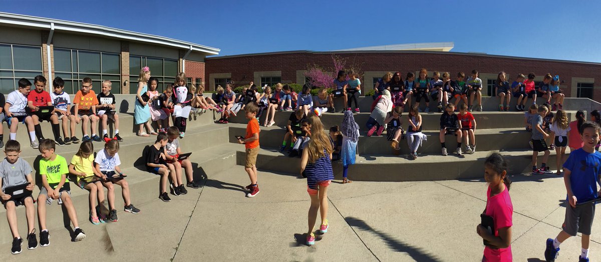 sami_moore2's tweet photo. Second grade is enjoying the weather as they share their Odes with all their second grade friends! @bp_mustangs #shinebp https://t.co/bIZtDBbSN1