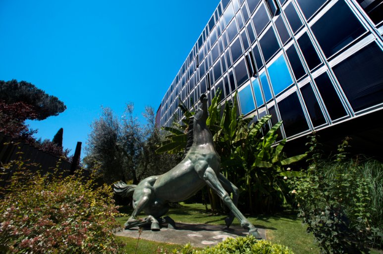 Raiofficialnews's tweet photo. Torna l'evento internazionale #OpenHouse, la #Rai apre le porte al pubblico. Sabato #5maggio visite gratuite alla sede di Milano in Corso Sempione 27. Il #12maggio e il #13maggio aperta la sede di Roma in Viale Mazzini 14.
Tutte le info ➡️https://t.co/ZnmKjawzz9 #Ohm18 #Ohr18 https://t.co/2jbTO1YZtX
