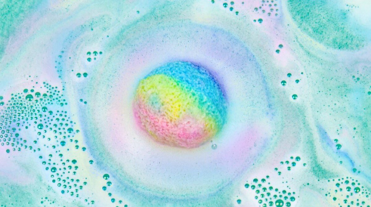 Unwind in a rainbow bath of magical Unicorn Poo 🦄
#BankHolidayWeekend #FridayFeeling 

🌈 goo.gl/65wbKh
