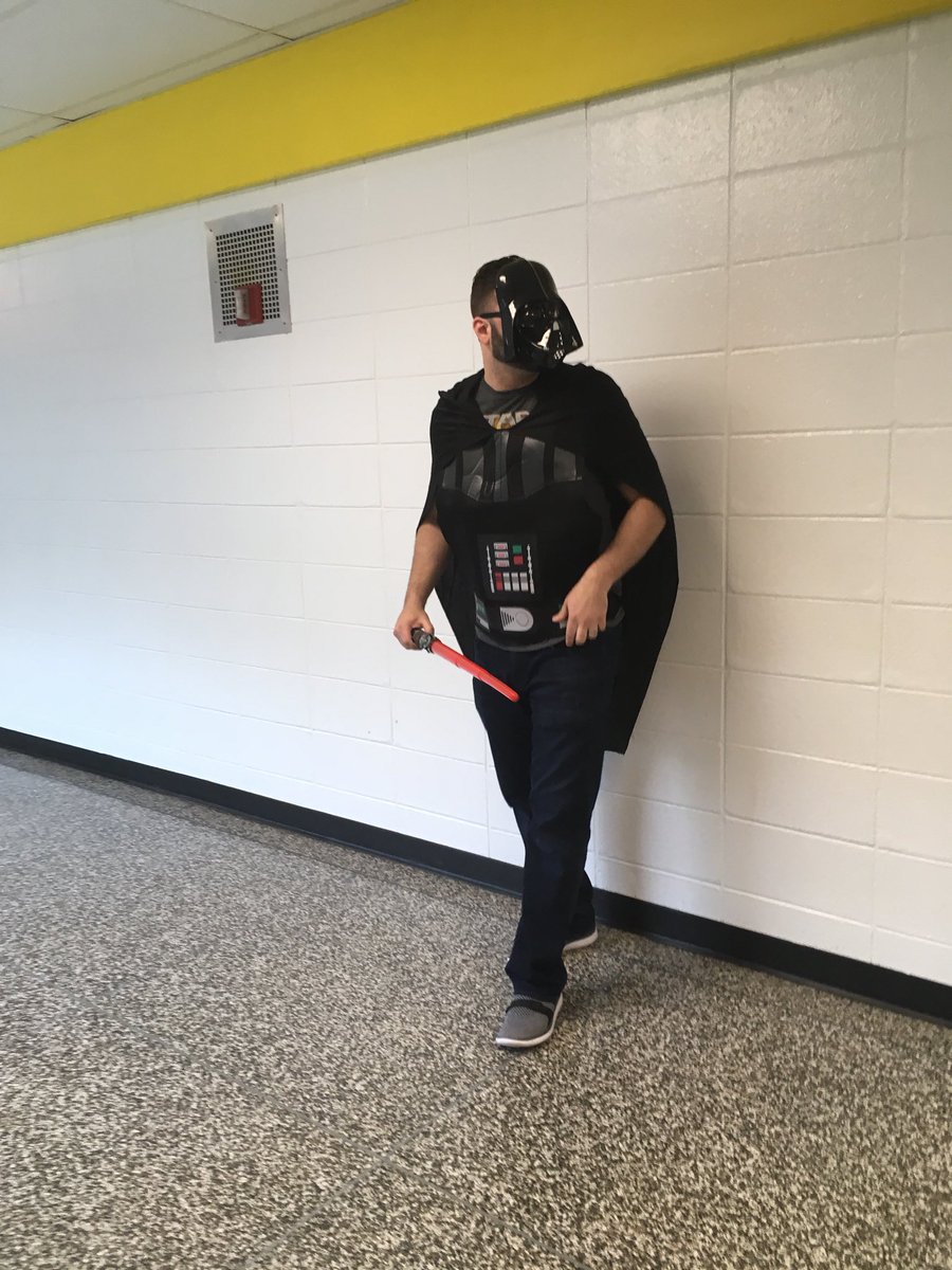 Students learning to defeat PARCC Vador <a href="/lindeneauschool/">Lindeneau School</a> #youvegotthis