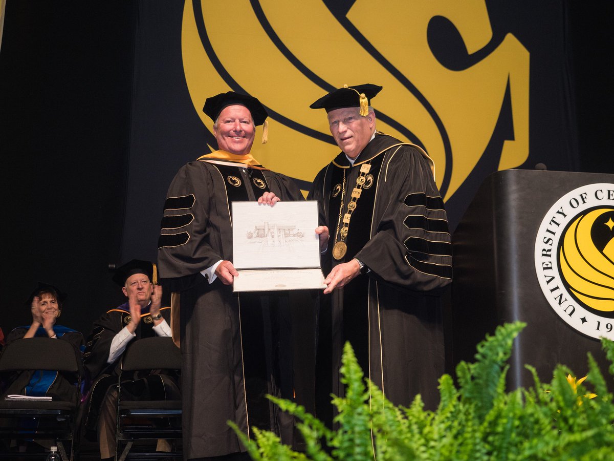 orlandomayor's tweet photo. Thank you Dr. Hitt for the opportunity to speak at today’s commencement and for the honorary @UCF degree.

I have always been a Knight at heart and now I am truly a Knight. #ChargeOn https://t.co/hKEzV7r4NA