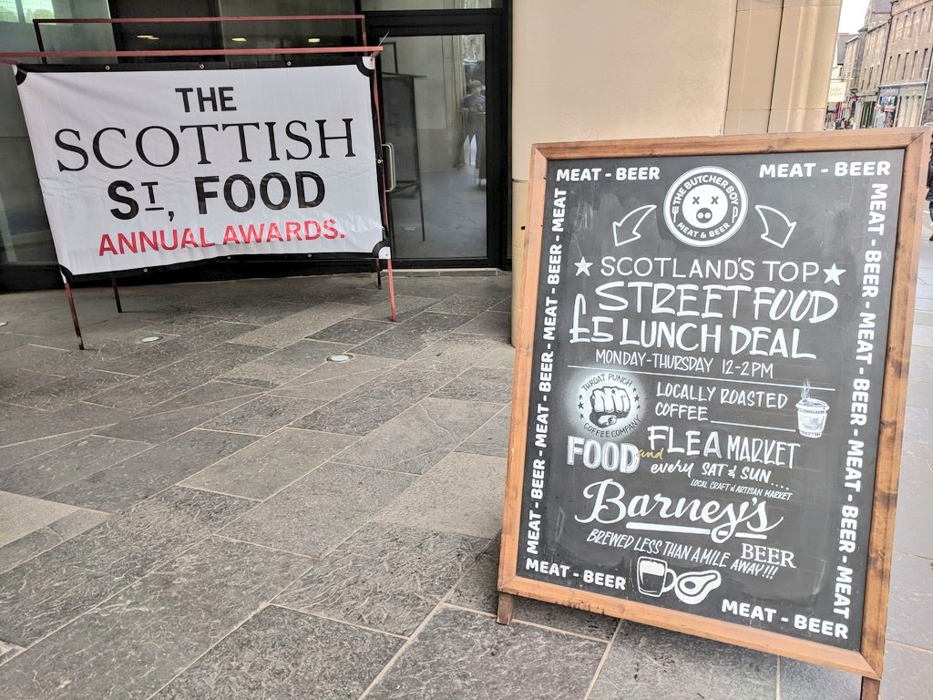 2nd Scottish Street Food Awards w/<a href="/BritStreetFood/">British Street Food</a> is happening just now and all weekend <a href="/thefoodnflea/">food + flea market</a> w/<a href="/thepittmarket/">the pitt</a>. There's 🌞🍺🍔😋🙌🎉! #streetfood #Edinburgh