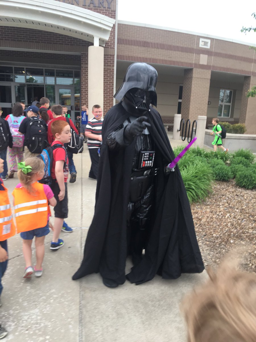 RichardsvilleEl's tweet photo. Darth Vader is here! May the 4th be with you! https://t.co/w4lHbygFtF