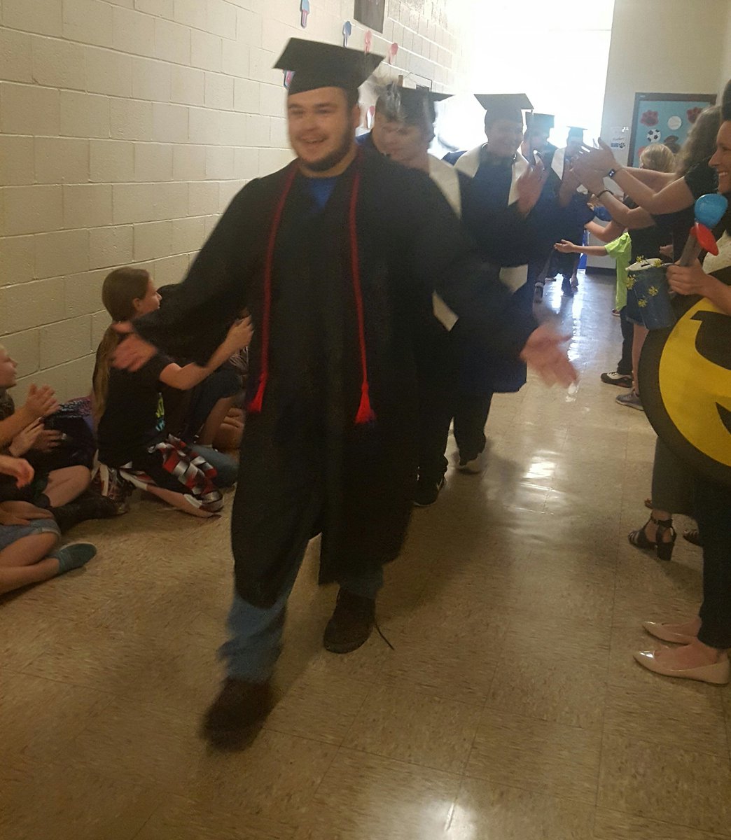 WoodMce's tweet photo. New tradition...Senior clap out celebration!!  Congratulations Seniors!! We wish you the best!! Go Panthers!! 👨‍🎓😁👩‍🎓#MCELoves https://t.co/M9puFOS7v8