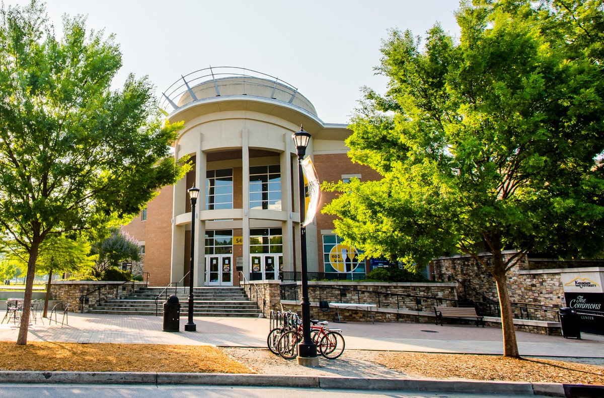 kennesawstate's tweet photo. One of the top 5 dining halls in the country? Yeah, we got that. ✅ https://t.co/1ecTRC7W1L @eatKSU https://t.co/PKIseBZQ7H
