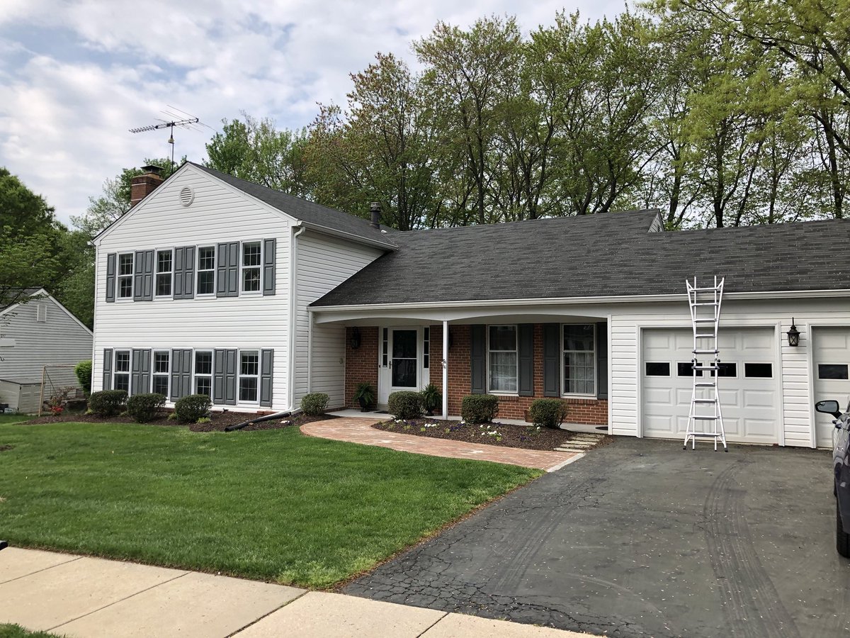 KarasMyAgent's tweet photo. It’s a great day for a home inspection with @TopToBottomServ ! #karahurleyrealestate https://t.co/LMbXubYRED