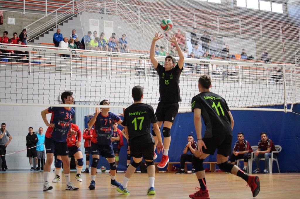 cvxativa's tweet photo. Els juvenils del @cvxativa estan jugant contra Cieza en un partit molt dur i https://t.co/PEQxKg72YK moment guanyem 1-0 (26-24!). A per ells! #FamilyCASH #GEANCAR #orgullsetabensejuvenil #XàtivaTurisme #voleibol #CEJM2018 https://t.co/kjMJsyZpie