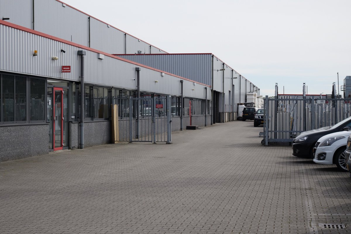 Schone gevels en ramen, 1451 Zonnepanelen gereinigd en verschillende buitenterreinen representatief gemaakt. 🌞