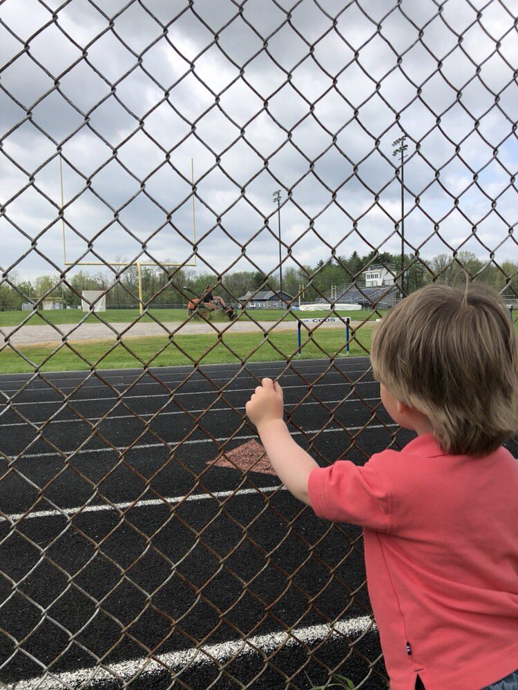 lizzgoetz's tweet image. Dreaming of Friday Night Lights. @CountryDay @CCDSathletics @CoachHanhold @BahlBusiness @FootballCCDS @CCDFlagFootball #fridaynightlights #ecc #ccdslearning